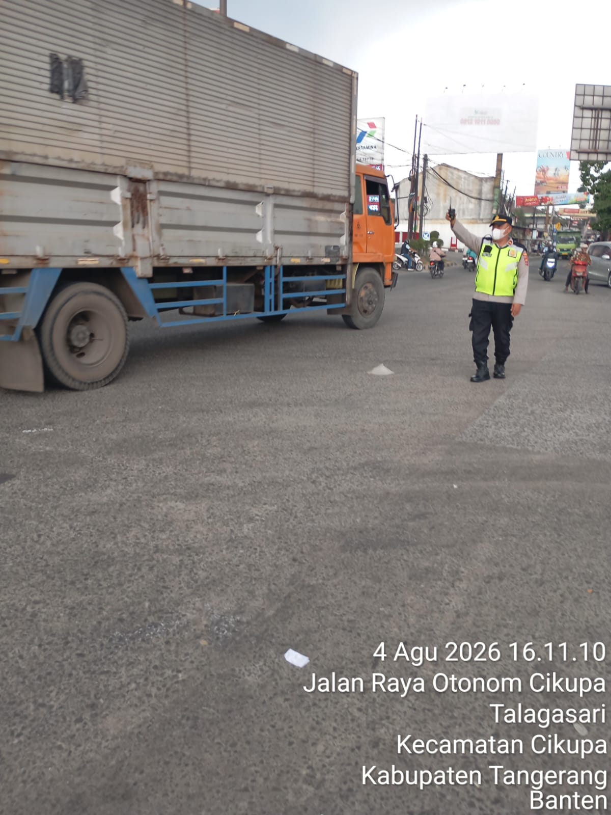 IMG-20260804-WA0066 Ka Polsubsektor Cikupa Mas Aktif Atur Arus Lalu Lintas Sore, Wujudkan Kamseltibcar Lantas