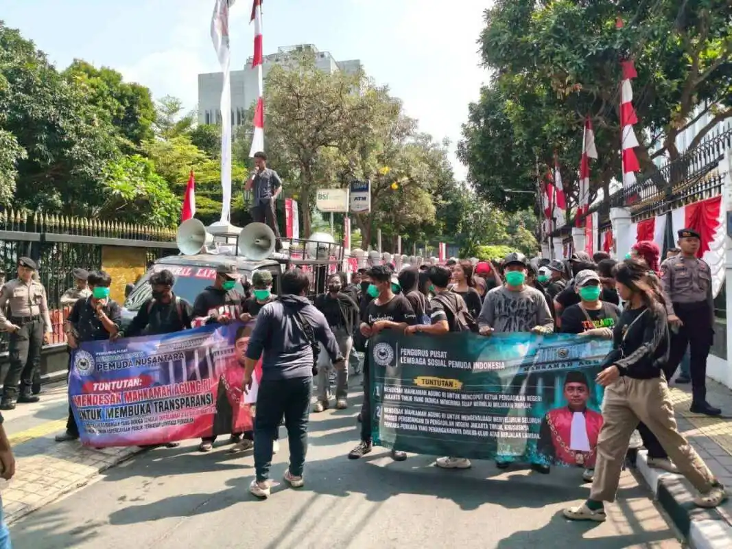 IMG-20260807-WA0057 Lembaga Sosial Pemuda Nusantara Gelar Aksi di MA, Desak Evaluasi Ketua PN Jakarta Timur