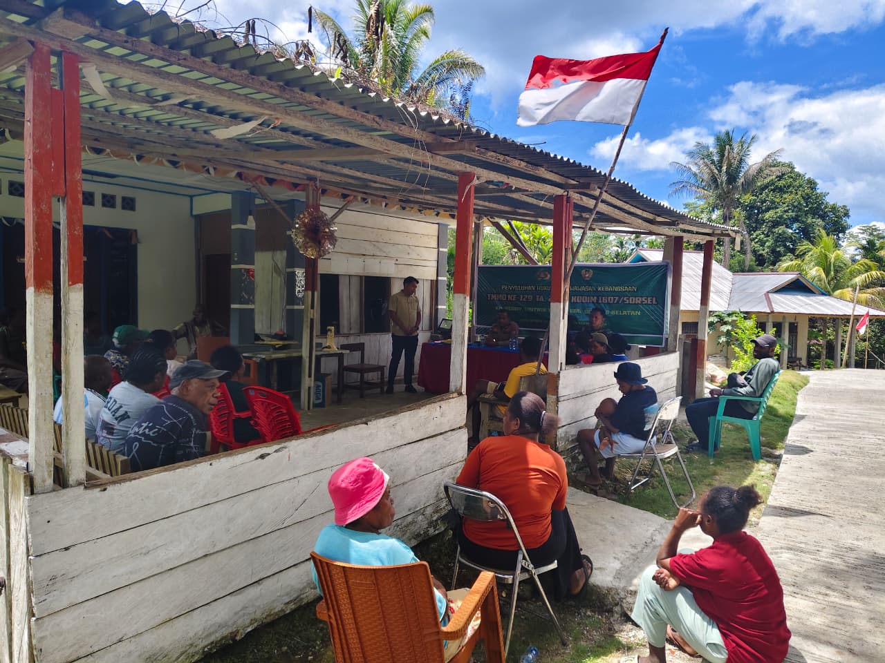 TMMD Ke-129 Gelar Penyuluhan Wasbang & Hukum, Tanamkan Kesadaran Berbangsa serta Taat Aturan di Kampung Sesor