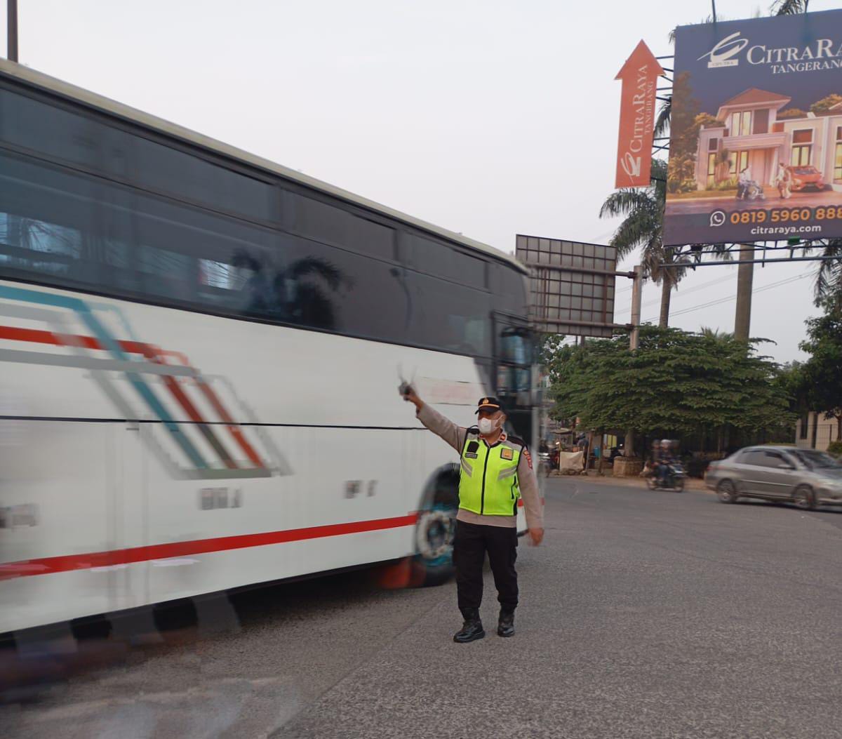 IPTU Rusandi Pimpin PECAK, Polsek Cikupa Atur Arus Lalu Lintas Pagi di Cikupa Mas
