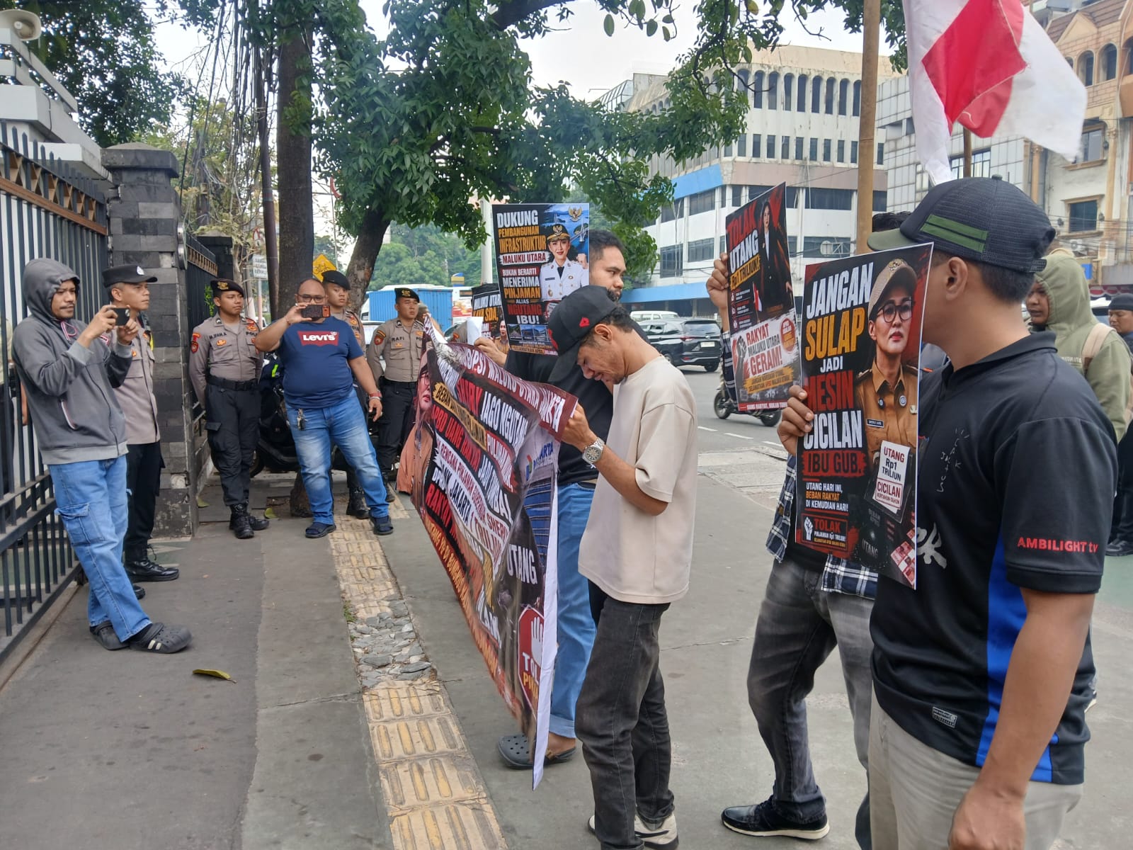 Soroti Beban APBD, Aktivis Maluku Utara Geruduk Bank Jakarta Tolak Pinjaman Rp1 Triliun