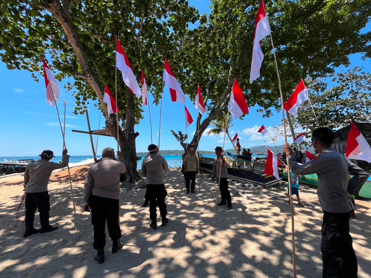 IMG-20260810-WA0041 Sambang Merah Putih ke Pulau Raam, Polresta Sorong Kota Ajak Pelajar Semarakkan HUT RI ke-81