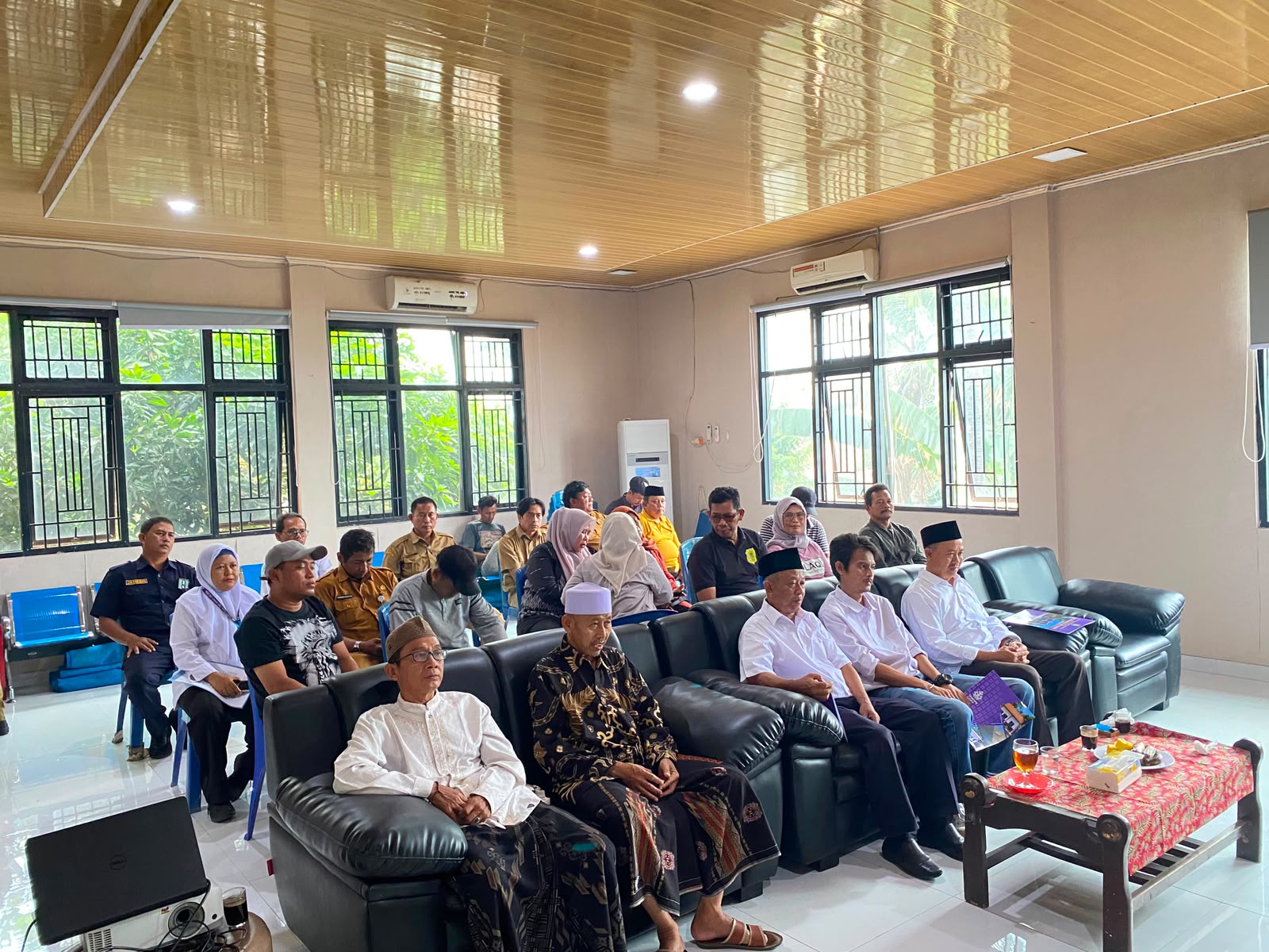 Bhabinkamtibmas Polsek Cikupa Hadiri Evaluasi Kinerja RT dan RW Se-Kelurahan Bunder
