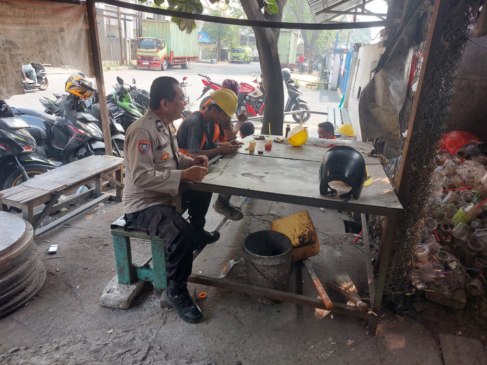 Program Poliran, Bhabinkamtibmas Desa Sukadamai Dorong Warga Pengangguran Tingkatkan Keterampilan