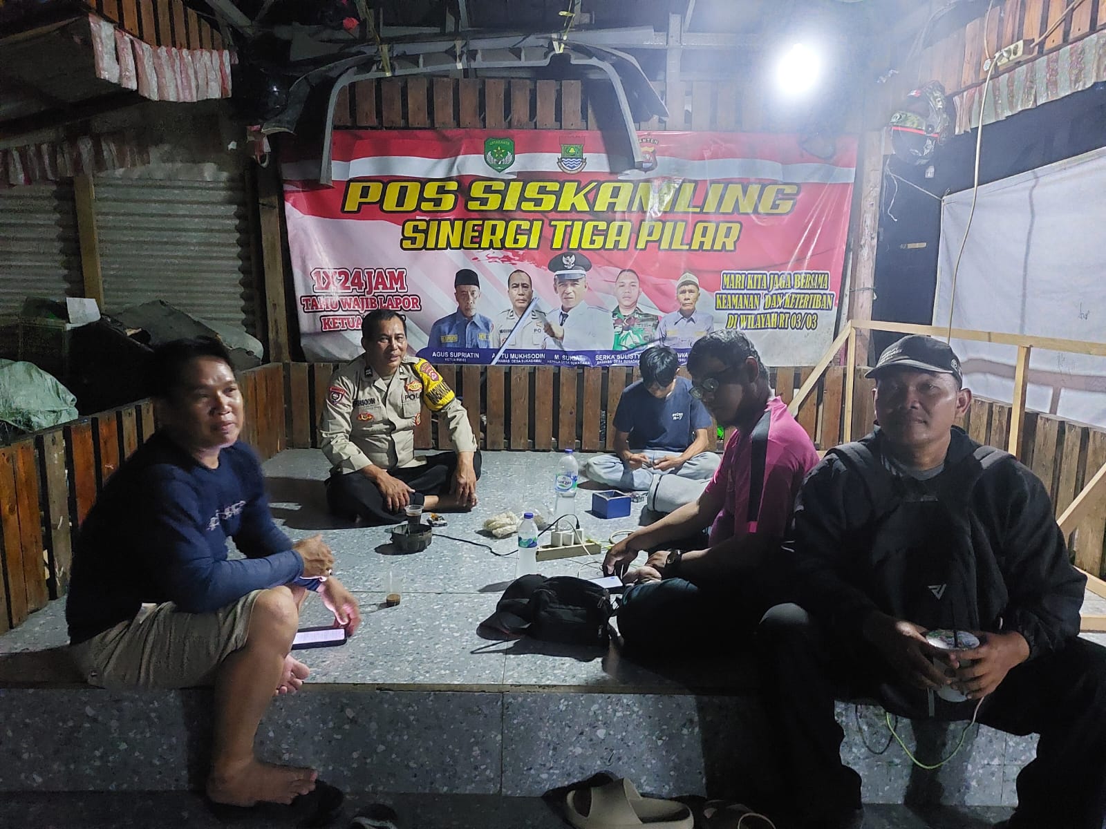 Bhabinkamtibmas Polsek Cikupa Sambangi Pos Kamling, Ajak Warga Perkuat Kamtibmas