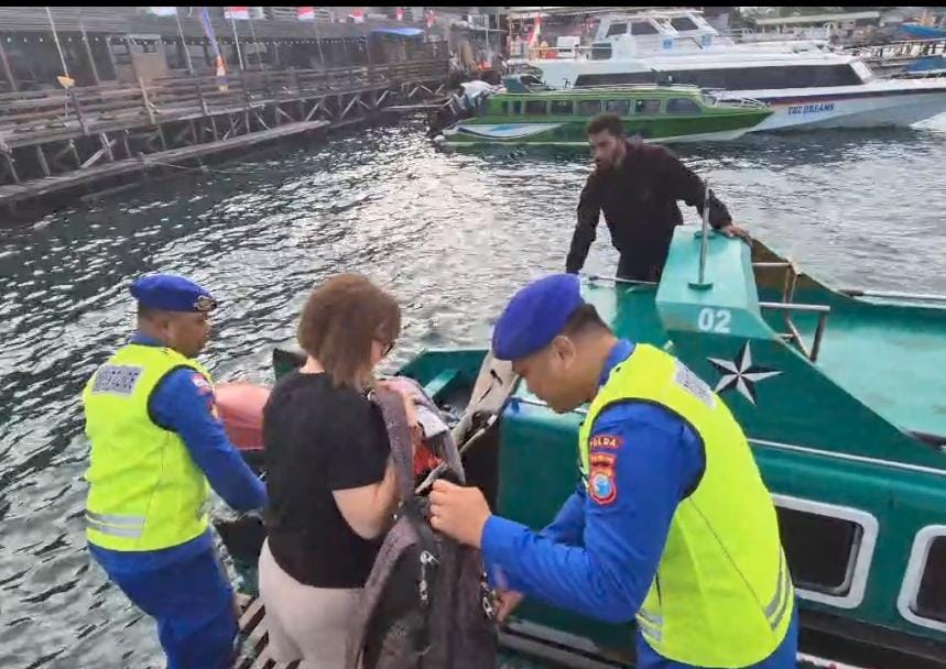 Tourist Police Ditpolairud Polda PBD Imbau Wisatawan Utamakan Keselamatan di Perairan