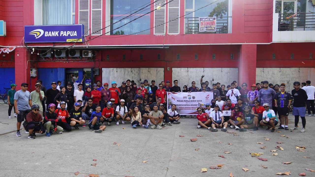 Polda Papua Barat Daya Bersama Komunitas Sepeda Senang-senang dan UMKM Kota Sorong Semarakkan HUT Ke-81 RI