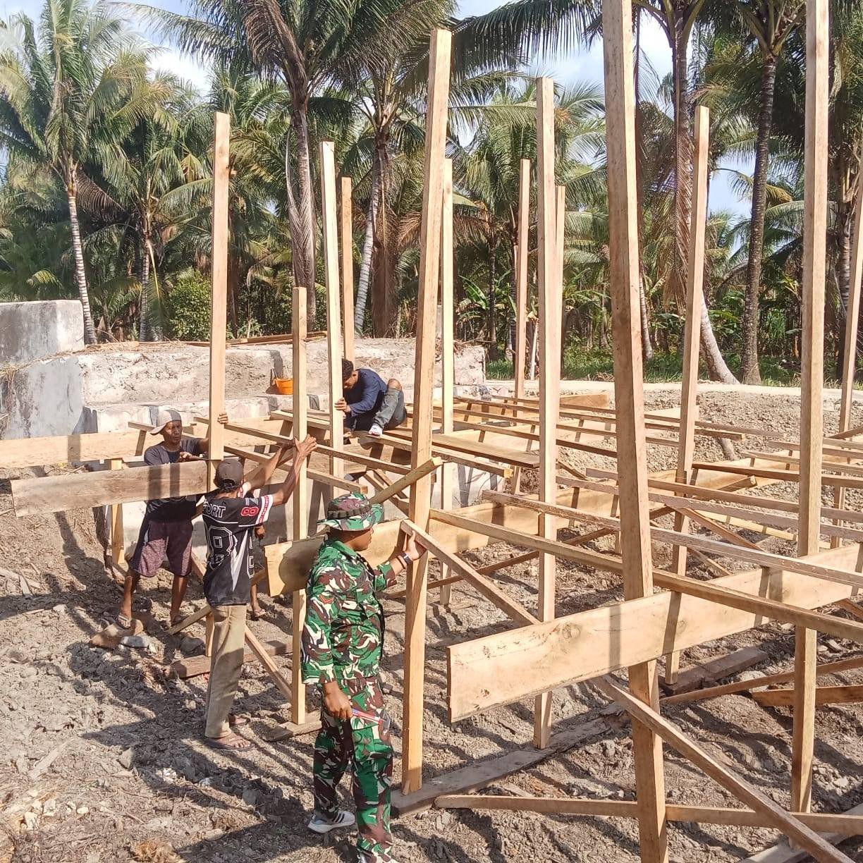 Demi Akses Warga, Babinsa dan Masyarakat Kebut Persiapan Pengecoran Jembatan Kilo 22