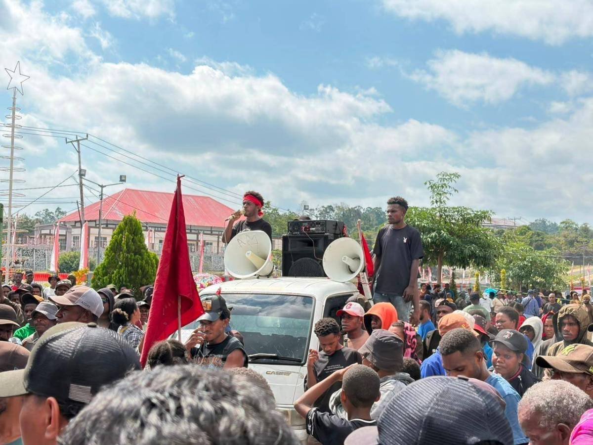 IMG-20260819-WA0057 Aksi Unjuk Rasa Masyarakat Maybrat Berlangsung Aman dan Kondusif, Kapolda Pastikan Penyelidikan Berjalan Tuntas