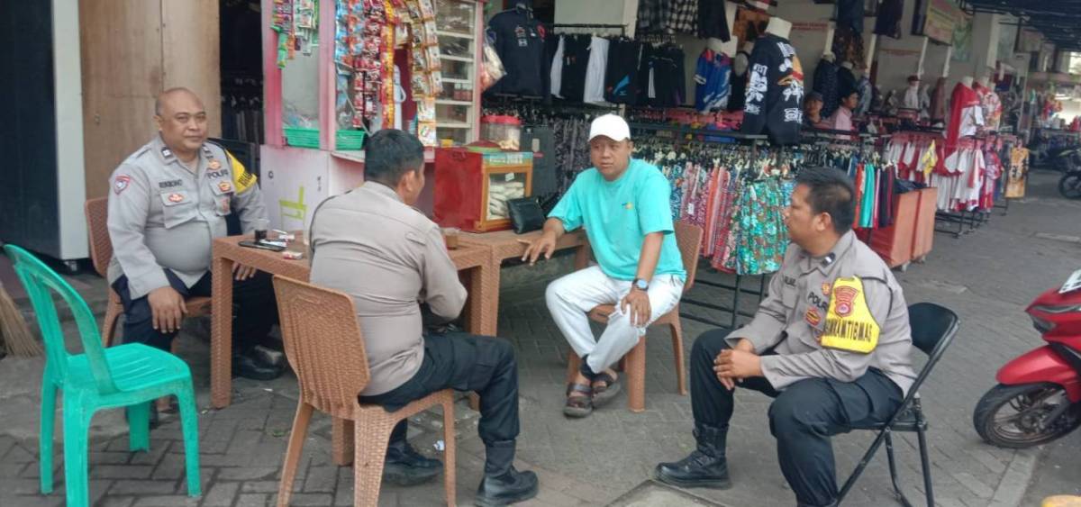 Kanit Binmas dan Bhabinkamtibmas Polsek Cikupa Gelar Warbin, Serap Aspirasi Warga Budimulya