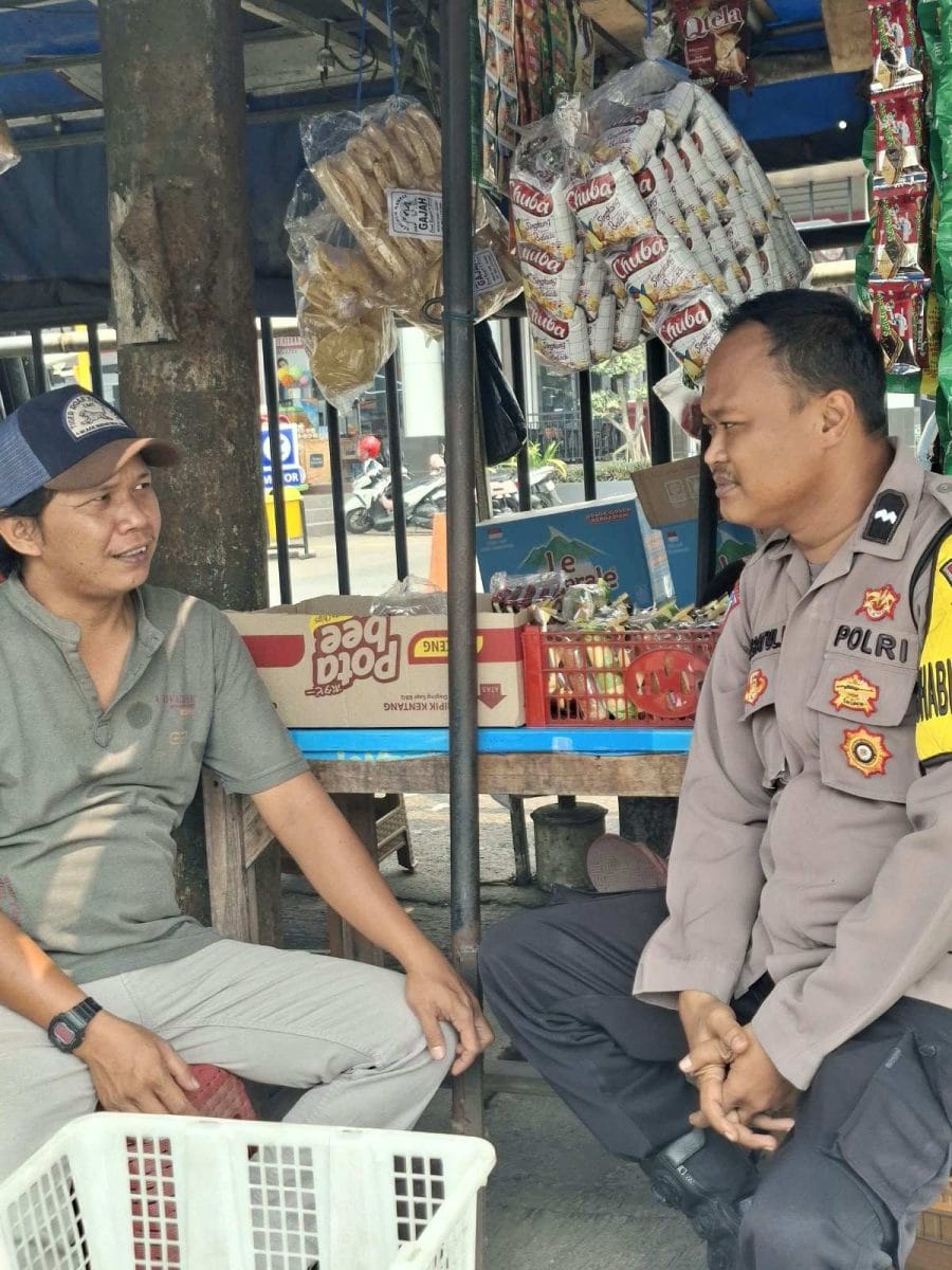Aipda S. Hamdi Sambangi Warung Warga Cikupa, Serap Aspirasi dan Perkuat Kamtibmas