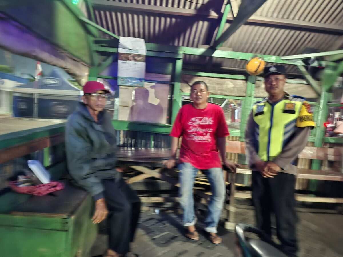 Aipda S. Hamdi Sambangi Pos Satkamling Desa Cikupa, Perkuat Sinergi dengan Warga