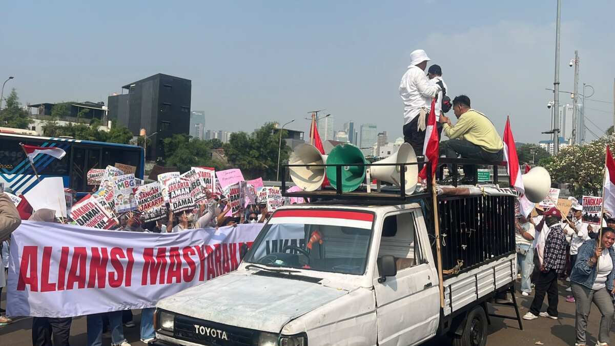 IMG-20260824-WA0050 Aksi “Jakarta Aman, Indonesia Aman” Digelar di DPR/MPR, Massa Ajak Warga Jaga Kondusivitas