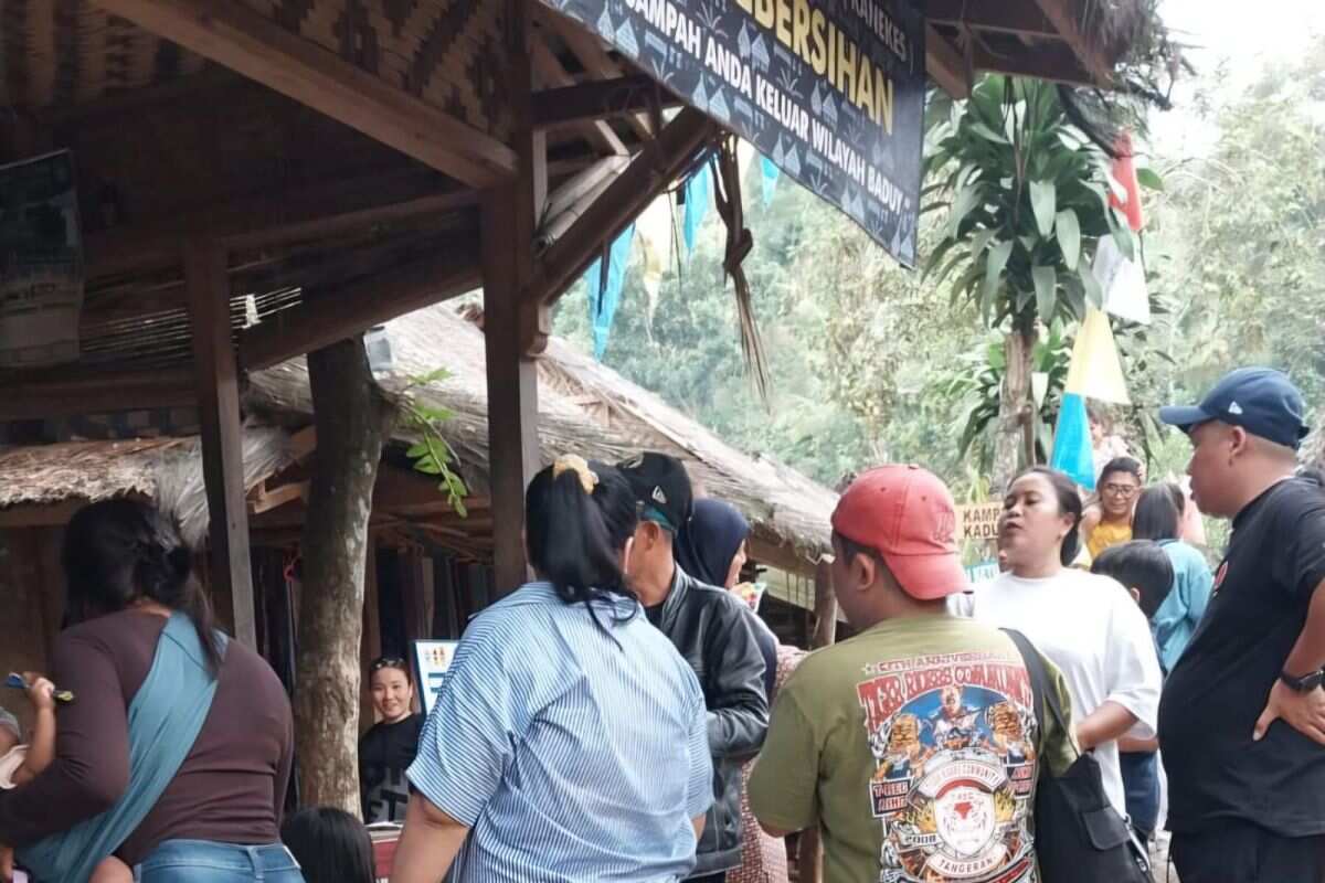 Pesona Wisata Badui dan Musim Durian