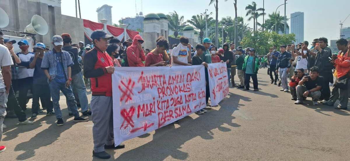 IMG-20260826-WA0035 Sekitar 50 Massa Gelar Unras di Depan DPR RI, Ini Pesan untuk Warga Jakarta
