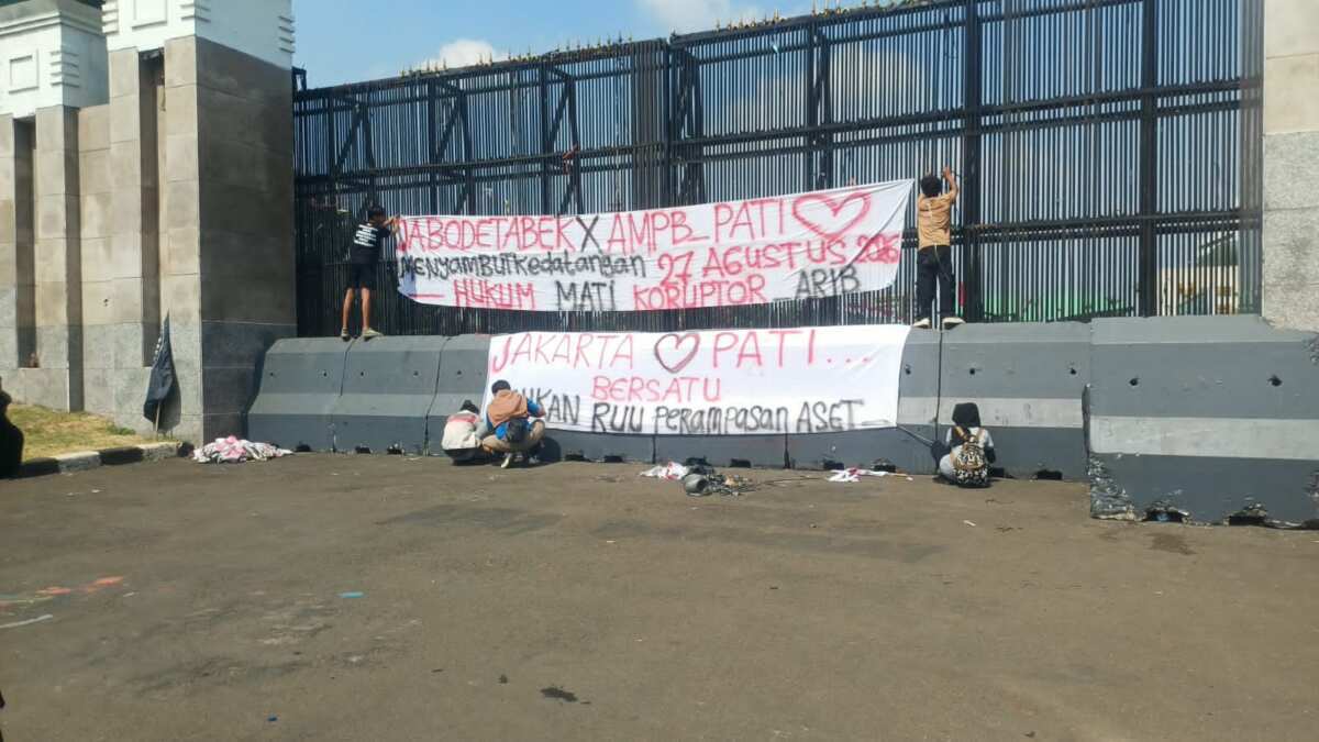 IMG-20260826-WA0038 Dari Depan DPR RI, AMPB Serukan Pengesahan RUU Perampasan Aset dan Hukuman Mati Koruptor