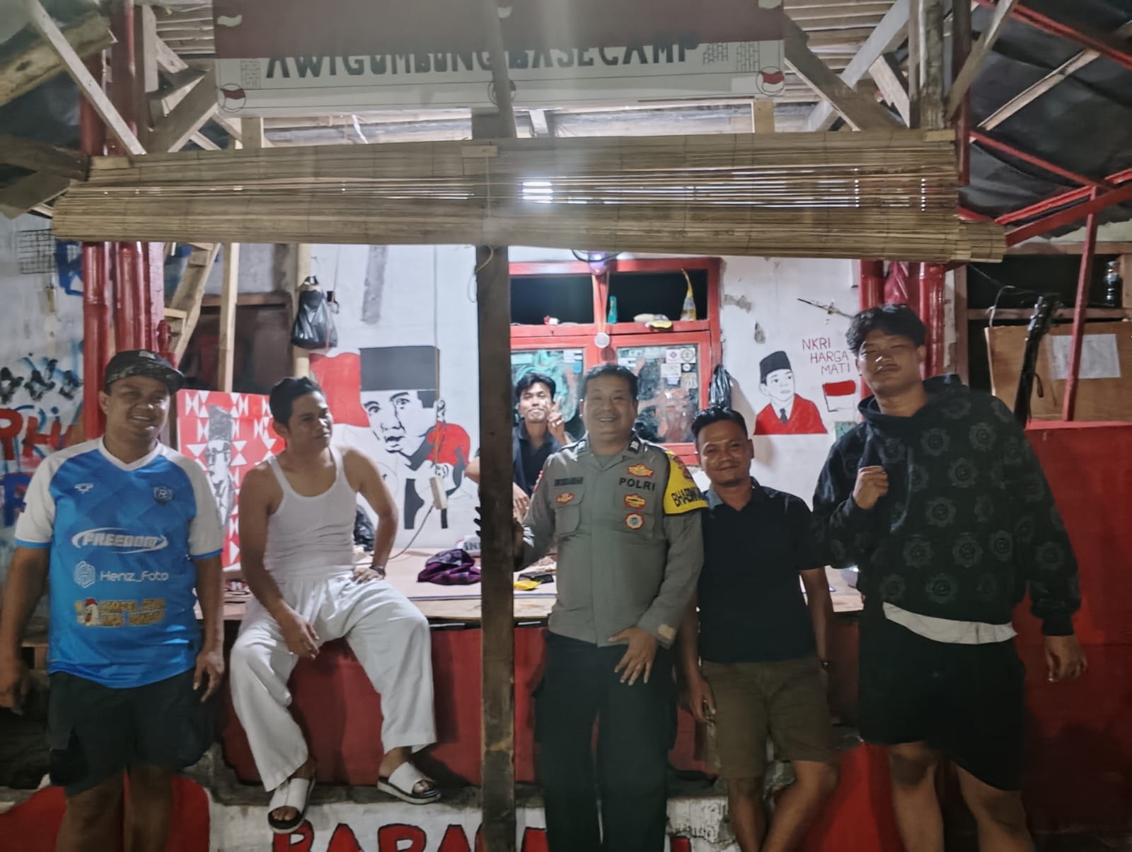 Polsek Cikupa Perkuat Keamanan Lingkungan, Bhabinkamtibmas Ronda Siskamling Bersama Warga Bitung Jaya
