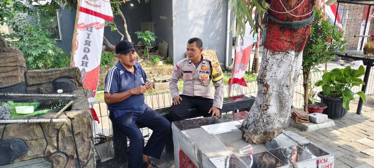 Bhabinkamtibmas Polsek Cikupa Sambangi Ketua RW 09 Bukit Tiara, Perkuat Cooling System