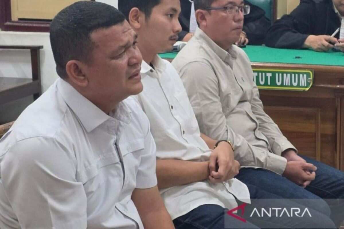 Mantan Kadishub Medan Erwin Saleh divonis bebas perkara korupsi Mantan Kadishub Medan Erwin Saleh divonis bebas perkara korupsi