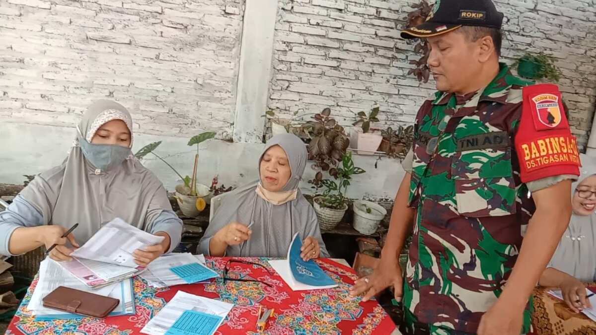 Jaga Kesehatan Generasi Penerus Bangsa, Koramil Leces Dampingi Kegiatan Posyandu