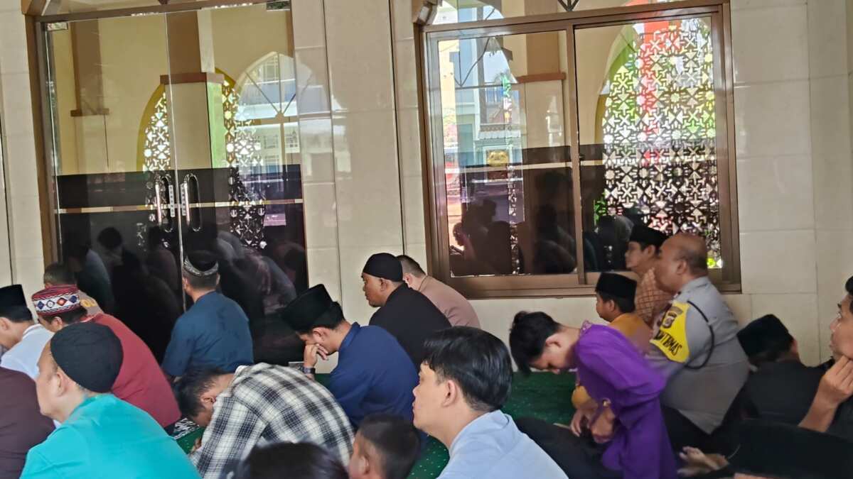 Polsek Cikupa Gelar Jumat Keliling, Perkuat Silaturahmi dan Kamtibmas Bersama Warga