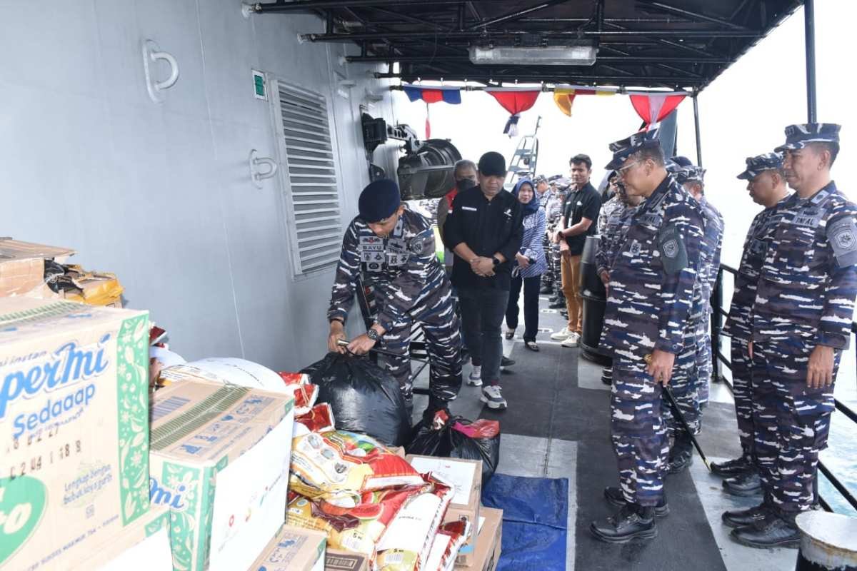 Dari Wilayah Sorong Papua Barat Daya, Kapal Perang TNI AL Angkut Bantuan Untuk Korban Terdampak Gempa Bumi NTT
