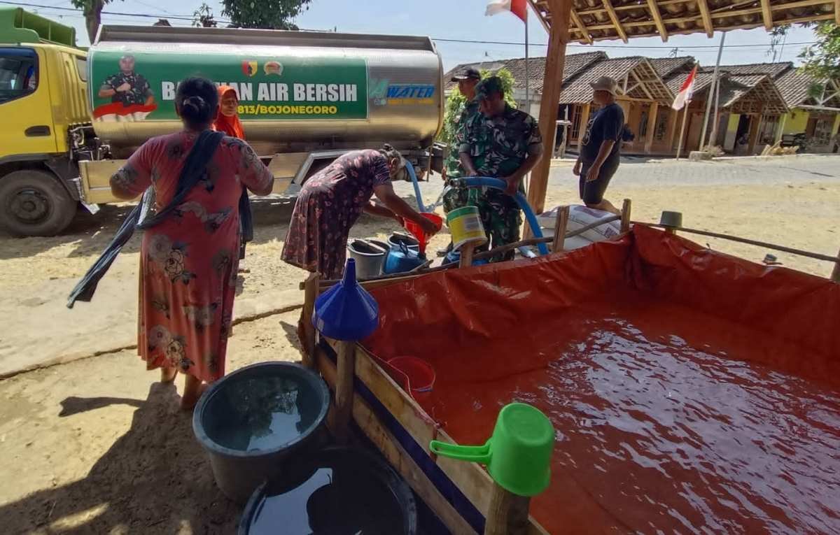 IMG-20260831-WA0007 TNI Hadir di Tengah Kekeringan, Kodim Bojonegoro Salurkan Ribuan Liter Air Bersih untuk Warga