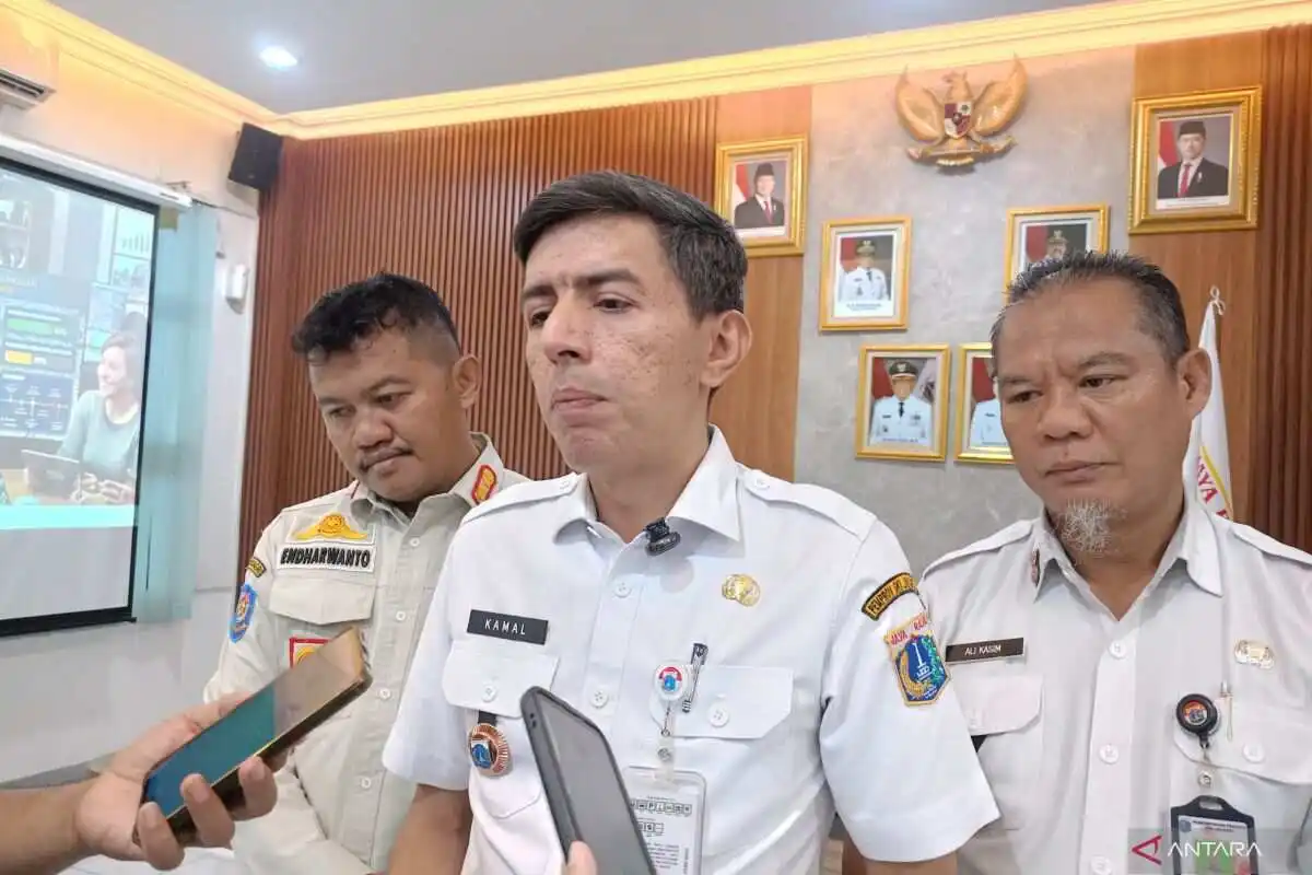 Penataan Pedagang Kaki Lima di Kramat Jati Penataan Pedagang Kaki Lima di Kramat Jati