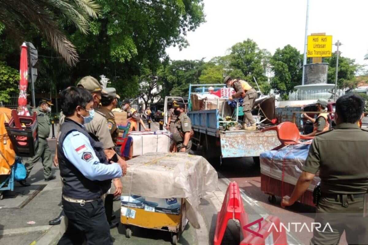 Satpol PP Menteng jaring 14 PMKS dalam operasi “Rebo Tertib”