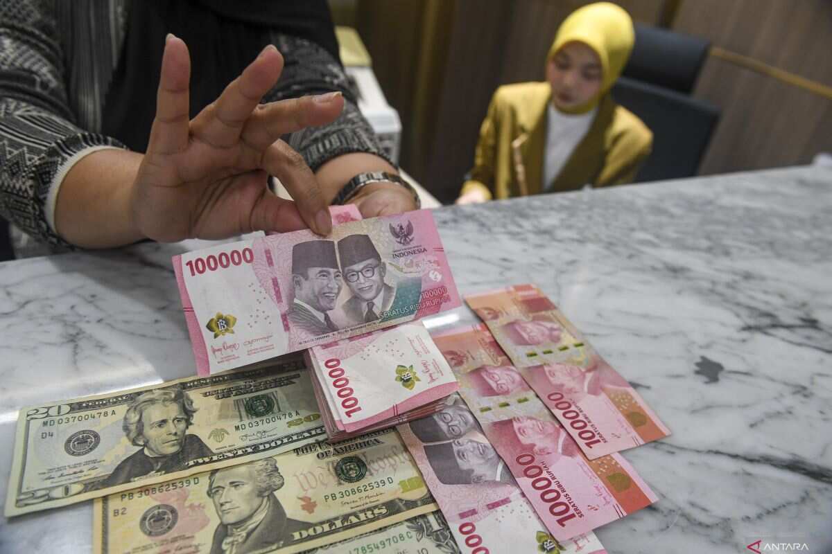 Rupiah melemah jelang pidato Ketua The Fed di Simposium Jackson Hole