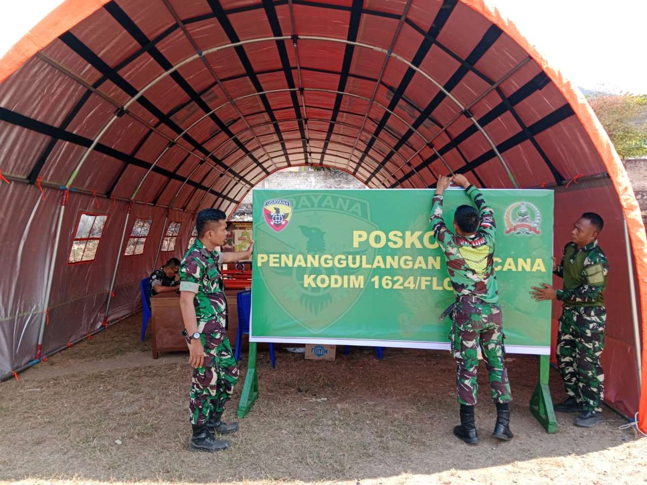 WhatsApp Image 2026-08-15 at 15.45.57(1) TNI Kerahkan 1.267 Personel Tangani Dampak Gempa di Flores