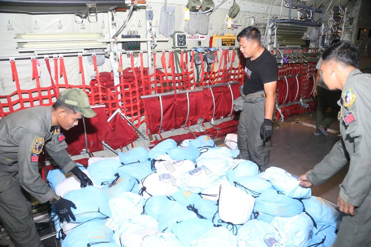 TNI Kirim 27 Ton Bantuan untuk Korban Gempa NTT