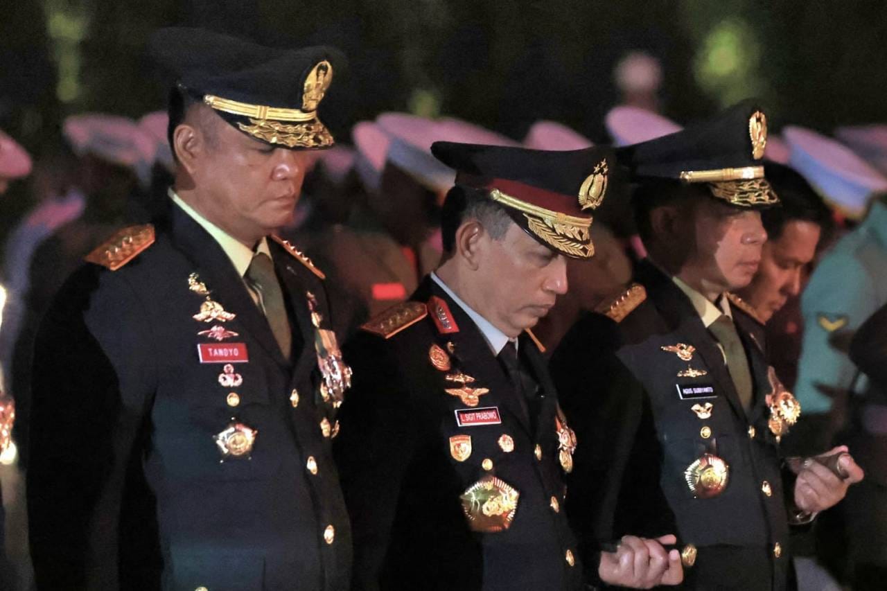 WhatsApp Image 2026-08-17 at 11.48.21 (2) Jelang HUT ke-81 RI, Panglima TNI Ikuti Ziarah Nasional dan Renungan Suci