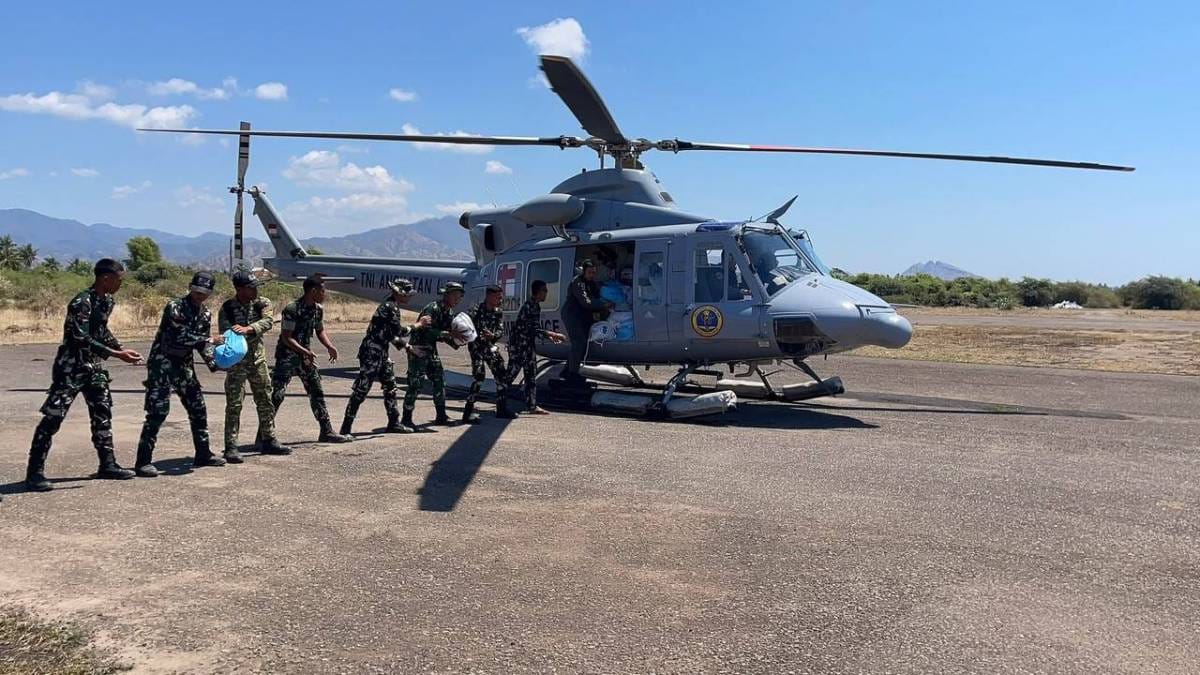 Totalitas, TNI Kerahkan 4.477 Personel dan 27 Alutsista Bantu Korban Terdampak Gempa NTT