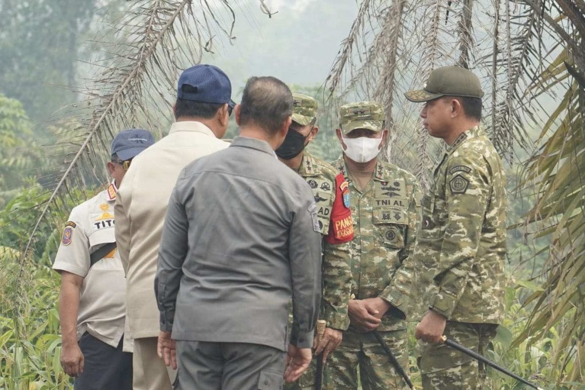 Panglima TNI Dampingi Presiden RI Tinjau Penanganan Karhutla di Kalimantan Barat