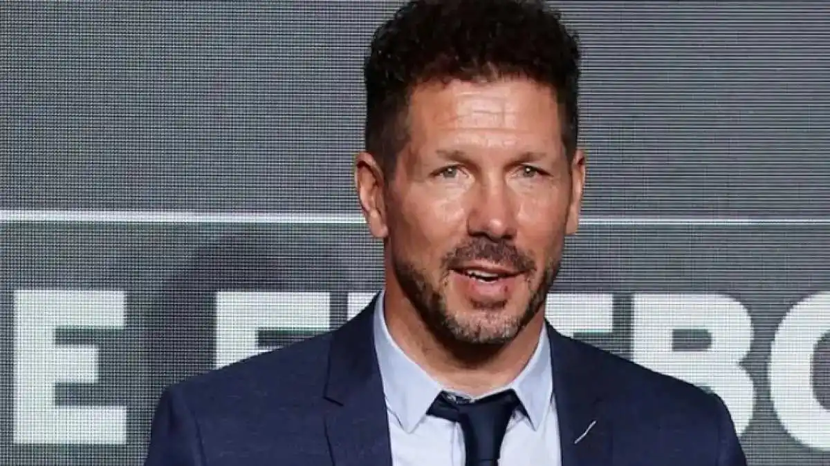 Dukungan Diego Simeone untuk Atlético Madrid dalam Kasus Julián Álvarez Dukungan Diego Simeone untuk Atlético Madrid dalam Kasus Julián Álvarez