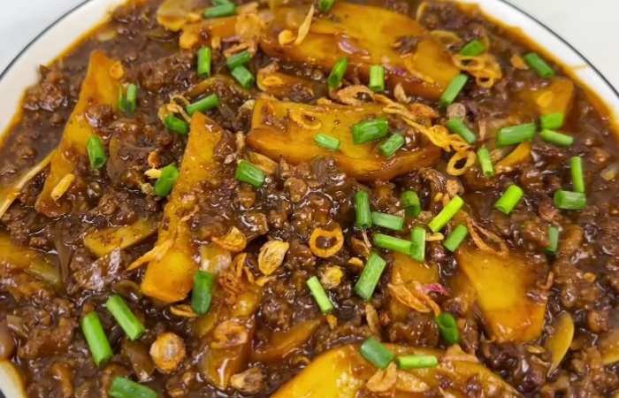 Menyajikan Oseng Daging Kentang Kecap yang Menggugah Selera Menyajikan Oseng Daging Kentang Kecap yang Menggugah Selera
