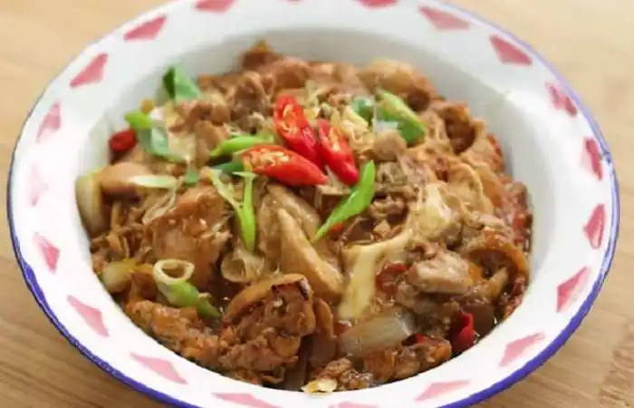 Menyajikan Oyakodon Khas Indonesia: Resep Praktis dan Lezat Menyajikan Oyakodon Khas Indonesia: Resep Praktis dan Lezat