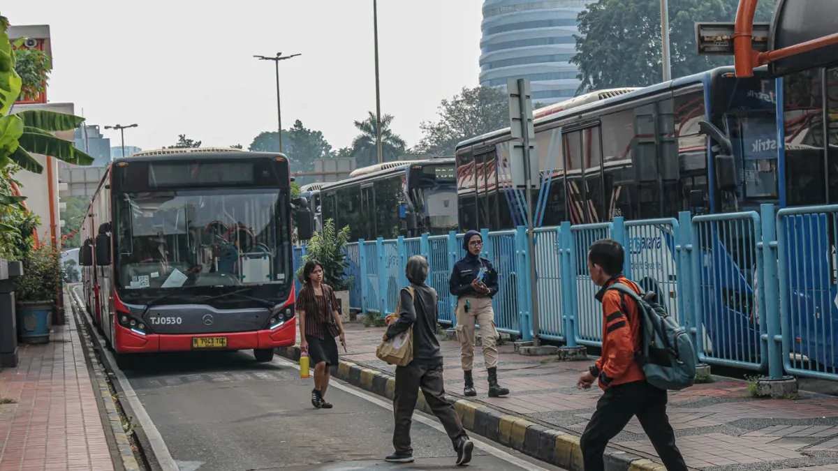 TransJakarta Menuju Sistem Transportasi Ramah Lingkungan TransJakarta Menuju Sistem Transportasi Ramah Lingkungan
