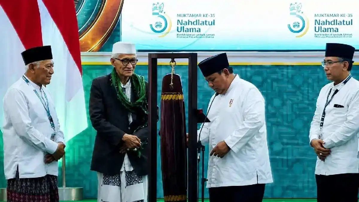 Prabowo Sujubi KTA NU Seumur Hidup dalam Penutupan Muktamar ke-35 Prabowo Sujubi KTA NU Seumur Hidup dalam Penutupan Muktamar ke-35