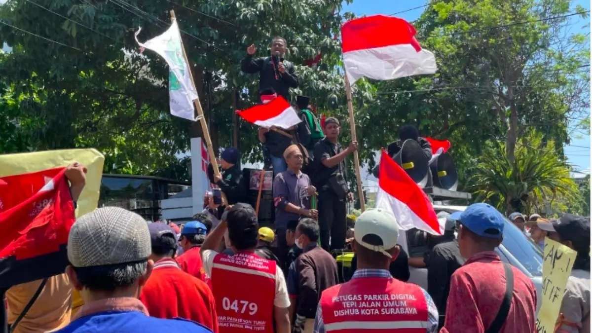 Tuntutan Jukir di Balai Kota Surabaya Tuntutan Jukir di Balai Kota Surabaya
