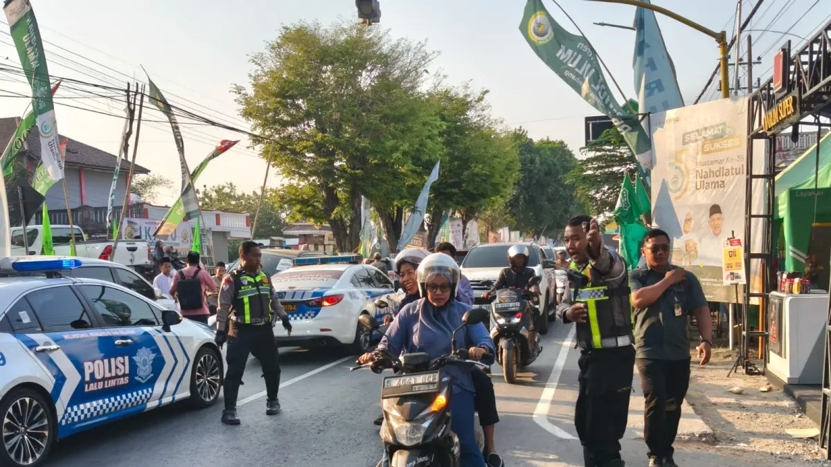 Pengamanan dan Antisipasi Lalu Lintas Jelang Muktamar NU ke-35 di Jombang Pengamanan dan Antisipasi Lalu Lintas Jelang Muktamar NU ke-35 di Jombang