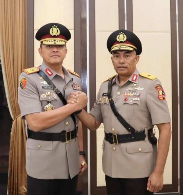 Sertijab Kapolda Papua Barat Daya, Brigjen Pol Audie Sonny Latuheru Serahkan Tongkat Komando kepada Brigjen Pol Hengki Haryadi