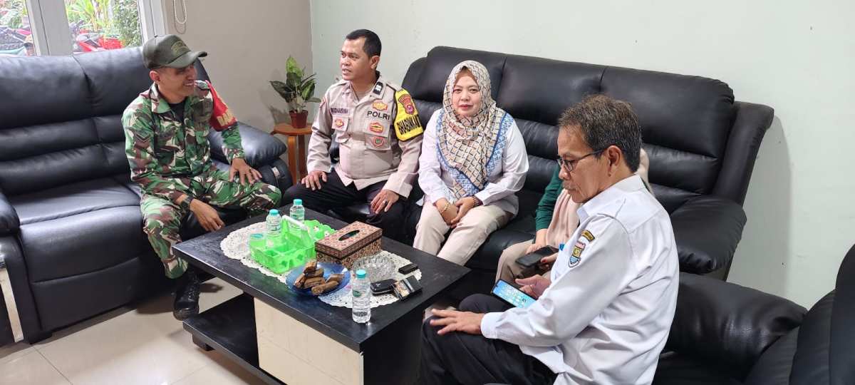 Cooling System dan DDS, Bhabinkamtibmas Pasir Jaya Sambangi Perangkat Desa Perkuat Kamtibmas