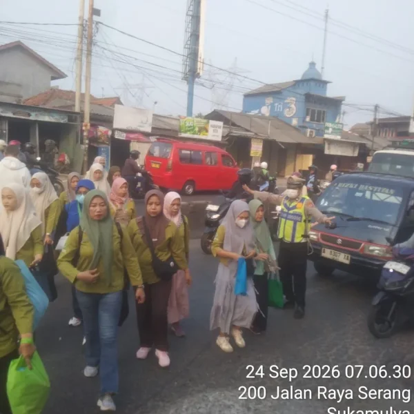 PECAK Pagi Hari, Aiptu Sapudin Atur Lalu Lintas di Pertigaan Columbus