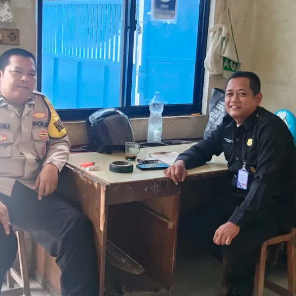 Sosialisasi Call Center 110, Aipda Reza Fajar A Sambangi Keamanan Perusahaan di Desa Bojong