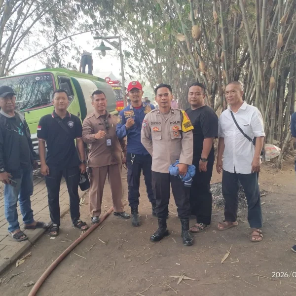 Polsek Cikupa Gerak Cepat Cek Lokasi Kebakaran Sampah dan Kebun Bambu di Desa Dukuh