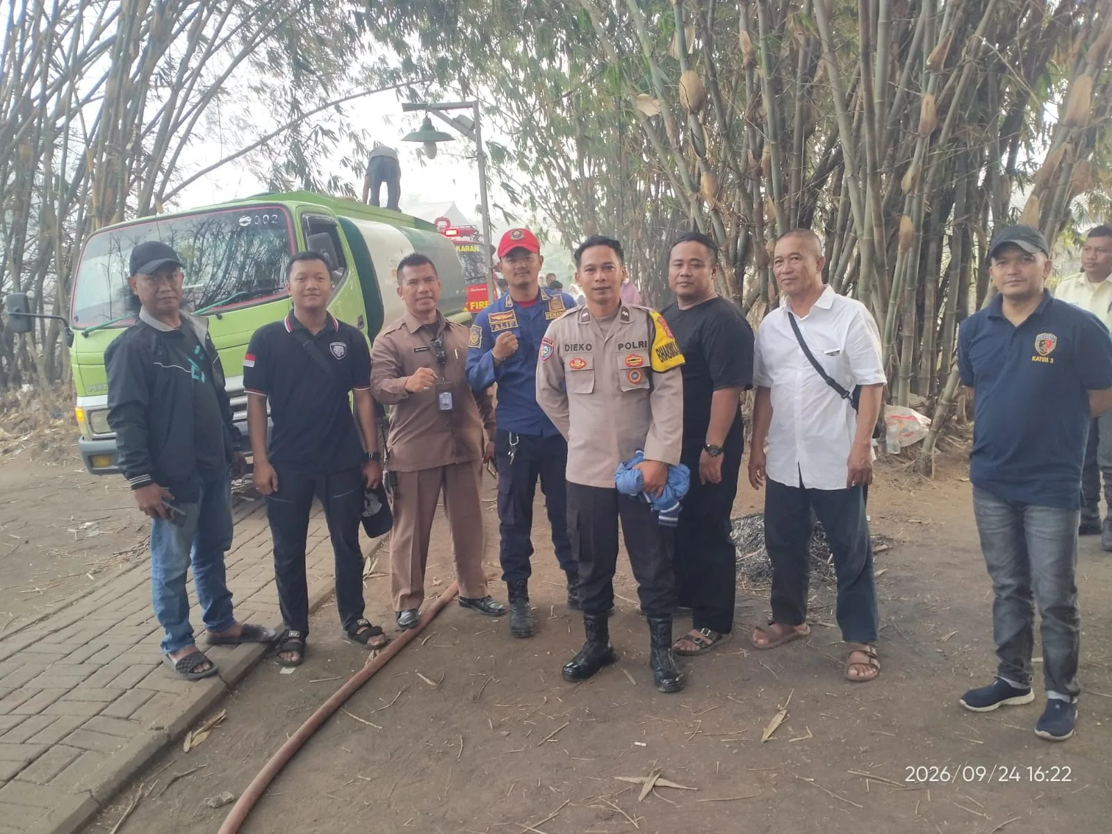 Polsek Cikupa Gerak Cepat Cek Lokasi Kebakaran Sampah dan Kebun Bambu di Desa Dukuh
