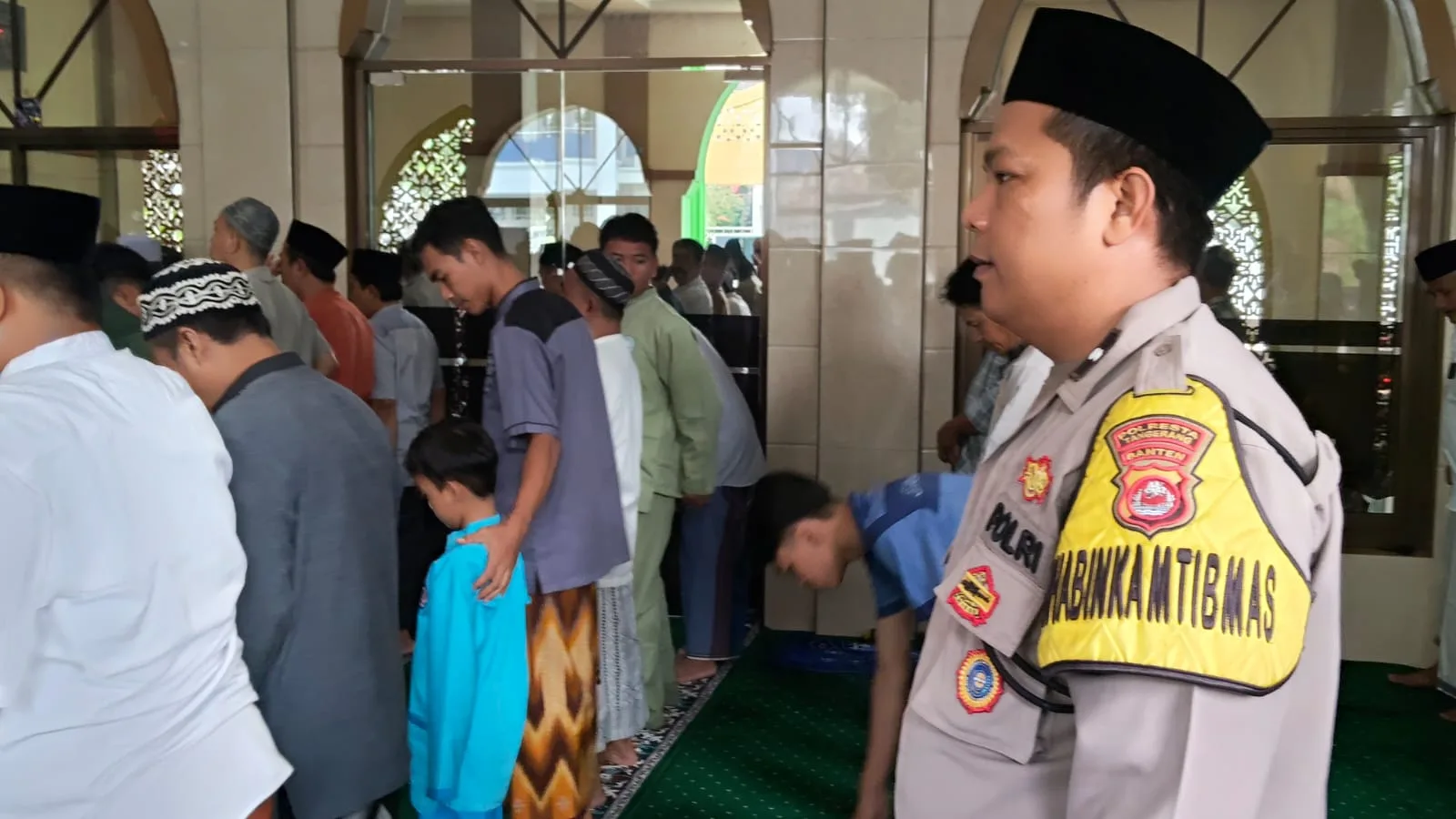 Polsek Cikupa Gerak Cepat Cek Lokasi Kebakaran Sampah dan Kebun Bambu di Desa Dukuh