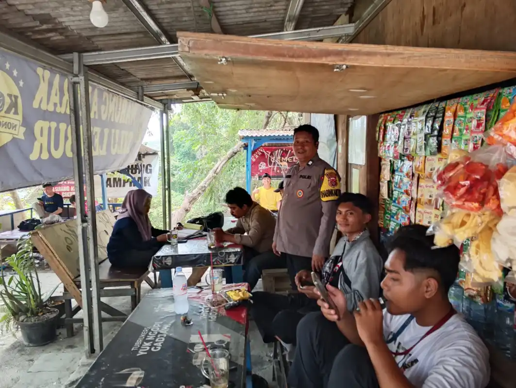 Warbin, Aiptu Tri Iskandar Sambangi Warga Bitung Jaya Serap Aspirasi dan Perkuat Kamtibmas